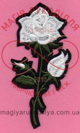 Термоапликация 4,8см * 9,8см - ветвь розы с бутонами белый, темно-зеленые листья